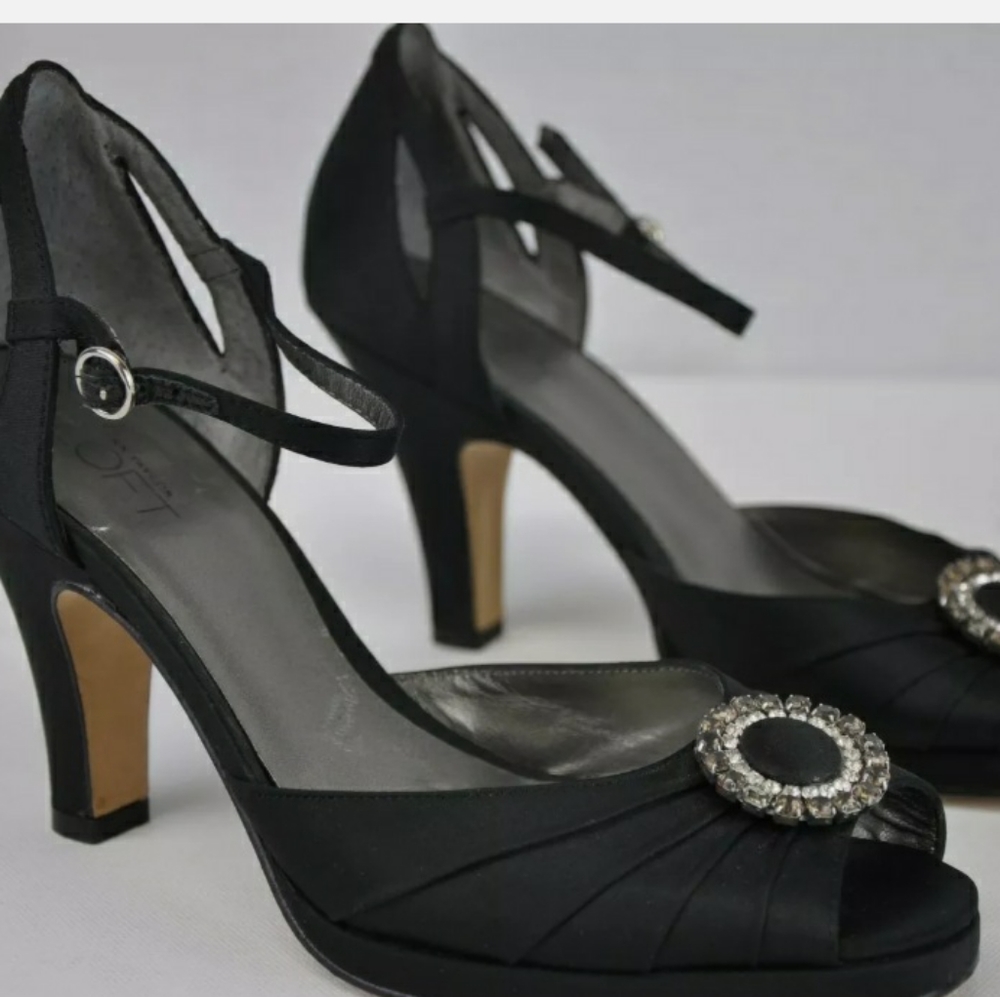 🥿 Ann Taylor Loft Elana Black Satin open toe